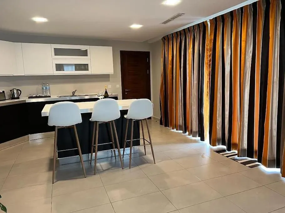 Saint Julian's Luxury 3-Bedroom Apartment In St Julians מלטה